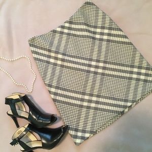 Ann Taylor Grey & White Plaid Wool Pencil Skirt